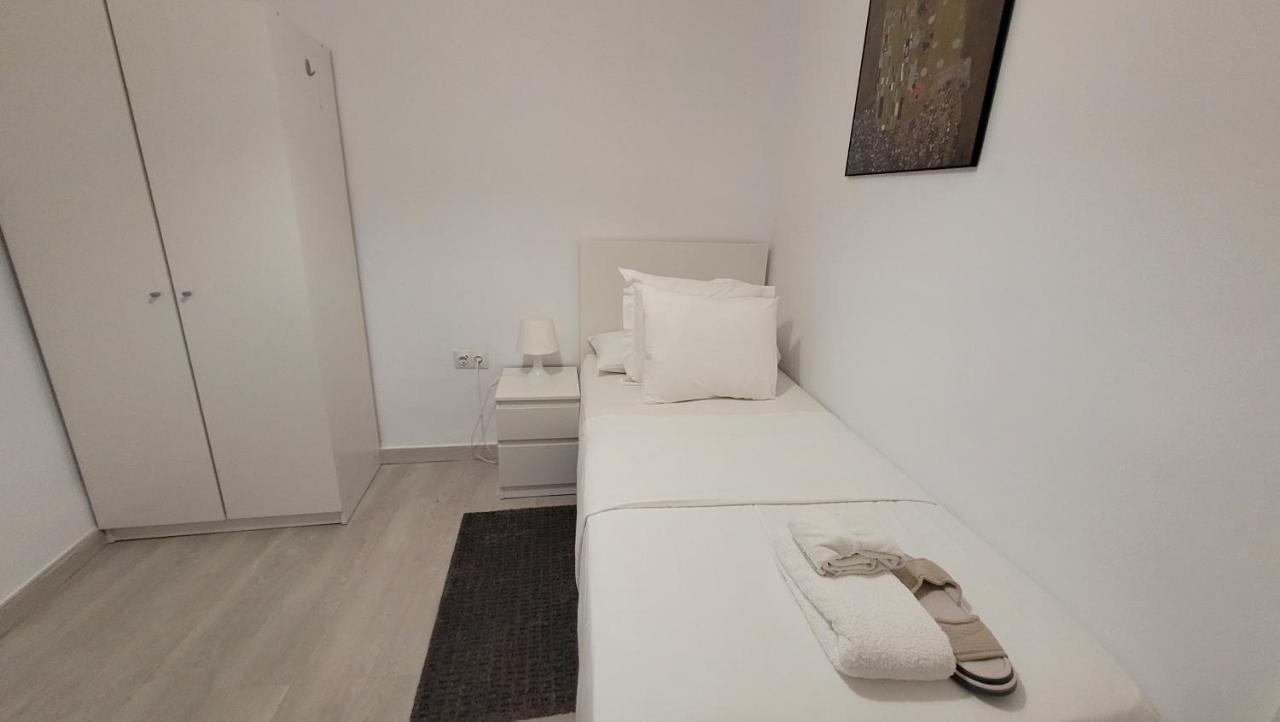 Apartaments B O D Collblanc ロスピタレート・デ・リョブレガート エクステリア 写真